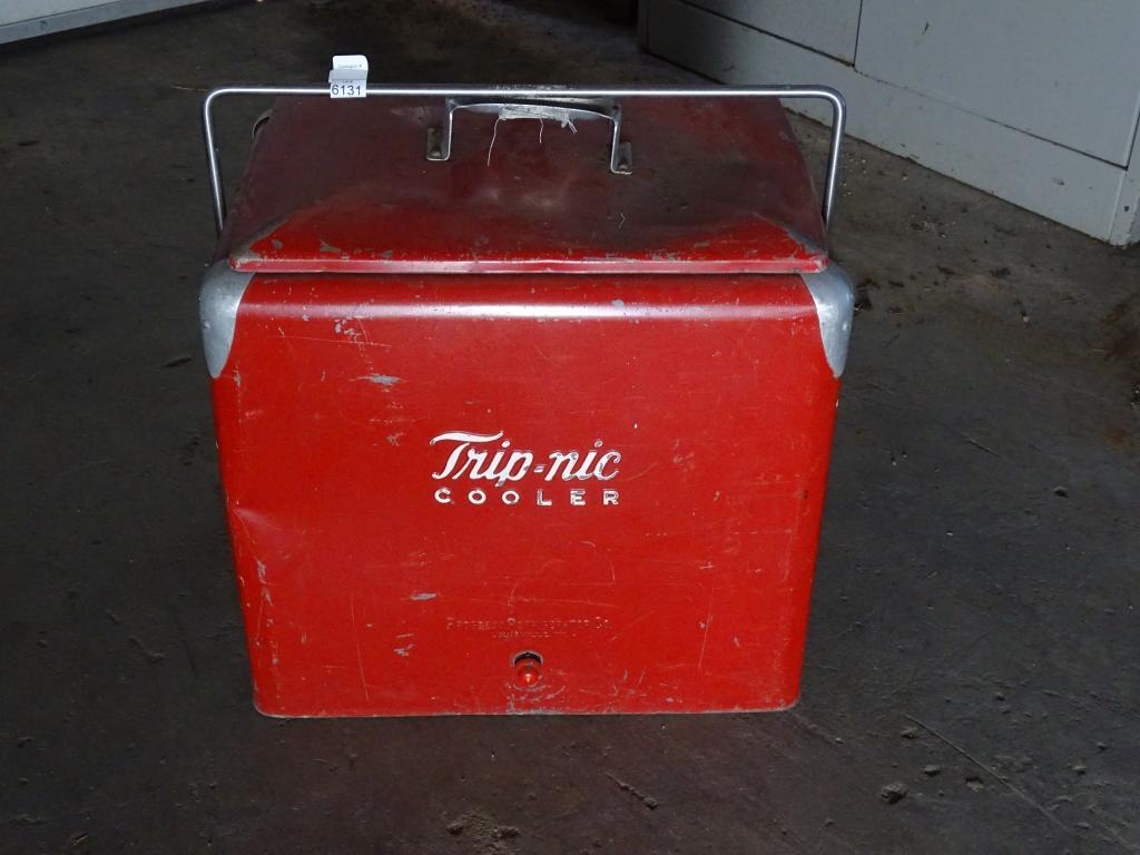 VINTAGE RED TRIP-NIC METAL COOLER