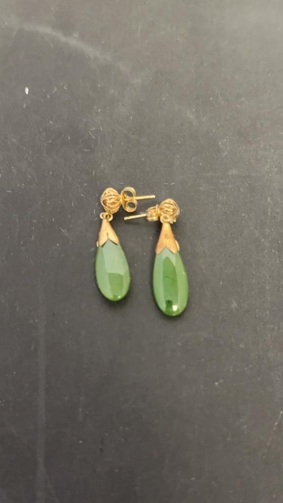 14KT YELLOW GOLD & JADE EARRINGS.