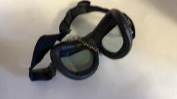 RED BARON STYLE GOGGLES W/ DENSITY CASE