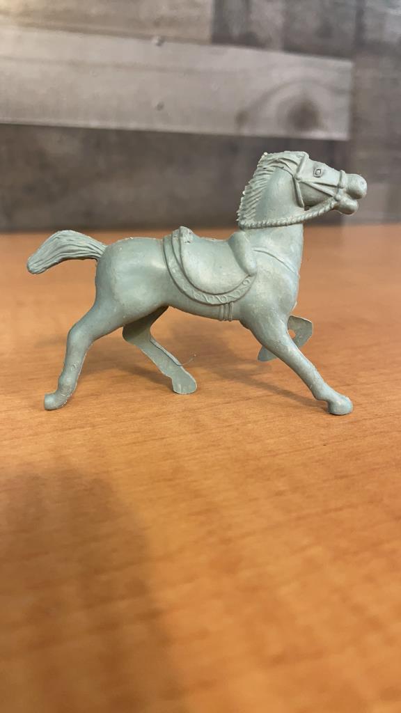 11) 1960s HARDSHELL LIDO SMALL TOY HORSES