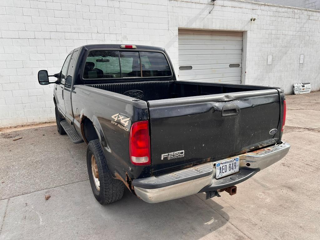 2001 Ford F250 Pickup, Gas, Black, V-8, Automatic 4x4 VIN 1FTNX21L11EB97819 Turns Over, Didn't Start