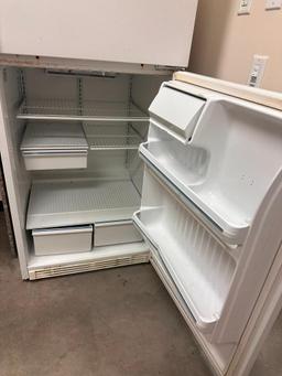 GE Refrigerator / Freezer Model: TBX18SIXJRWW