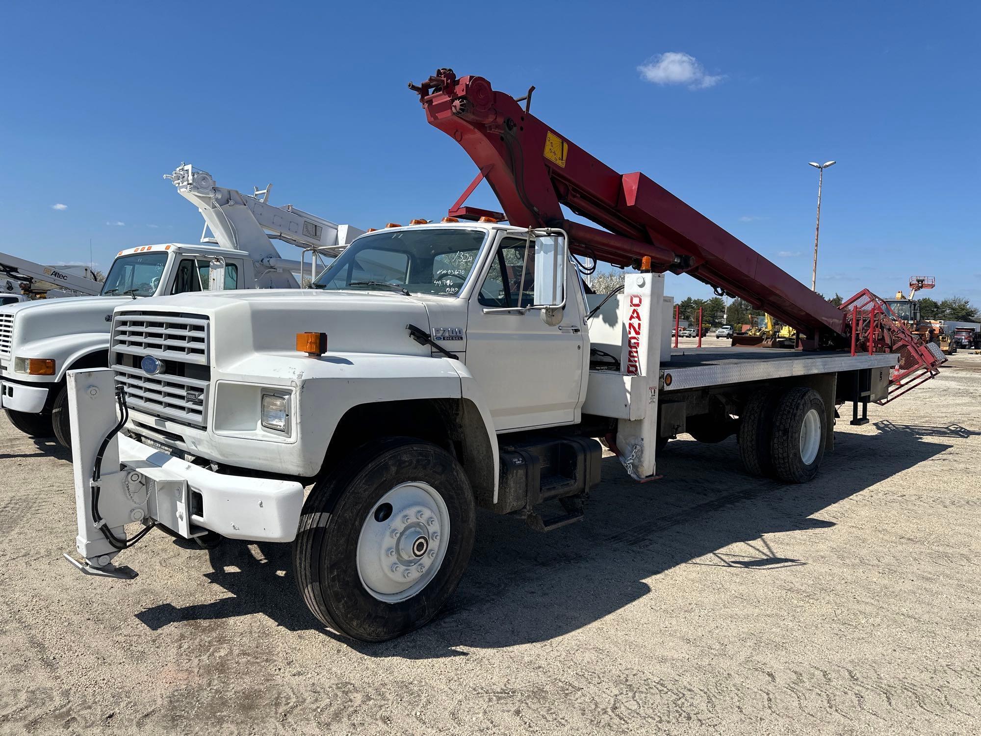 1994 FORD F700 BOOM TRUCK VN:1FDPK74C1RVA03670 powered by Cummins FD-1060 5.9L diesel engine,