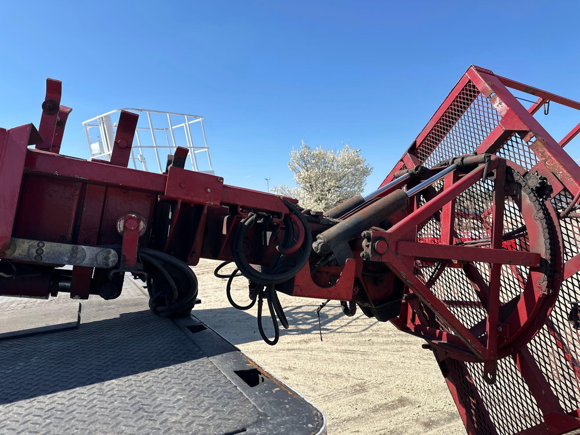 1994 FORD F700 BOOM TRUCK VN:1FDPK74C1RVA03670 powered by Cummins FD-1060 5.9L diesel engine,