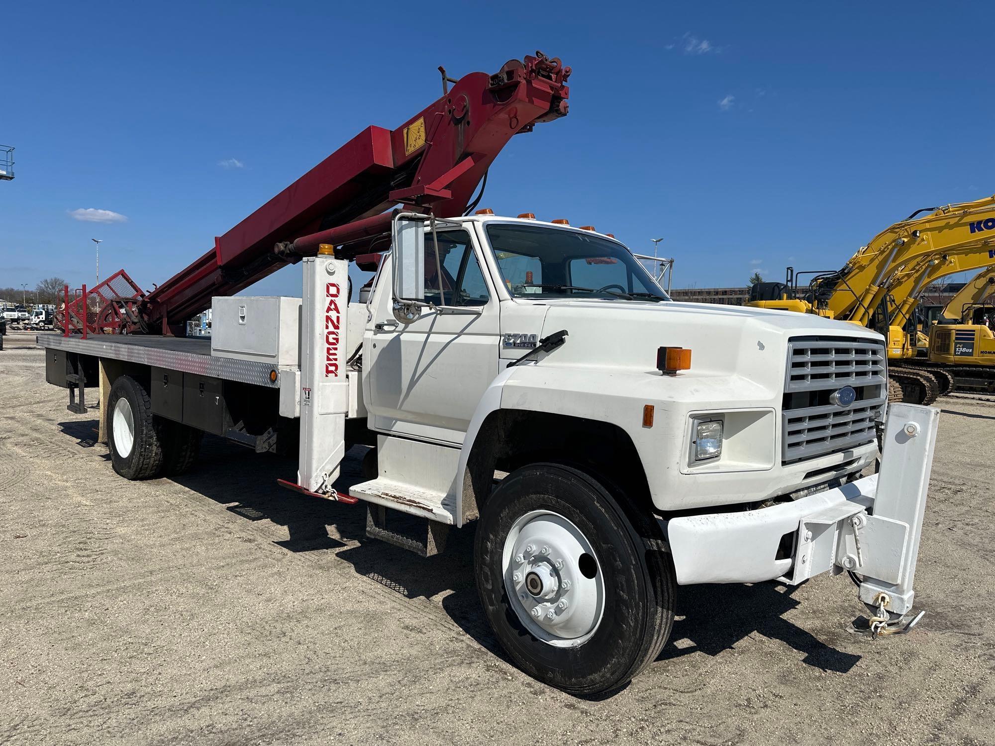 1994 FORD F700 BOOM TRUCK VN:1FDPK74C1RVA03670 powered by Cummins FD-1060 5.9L diesel engine,