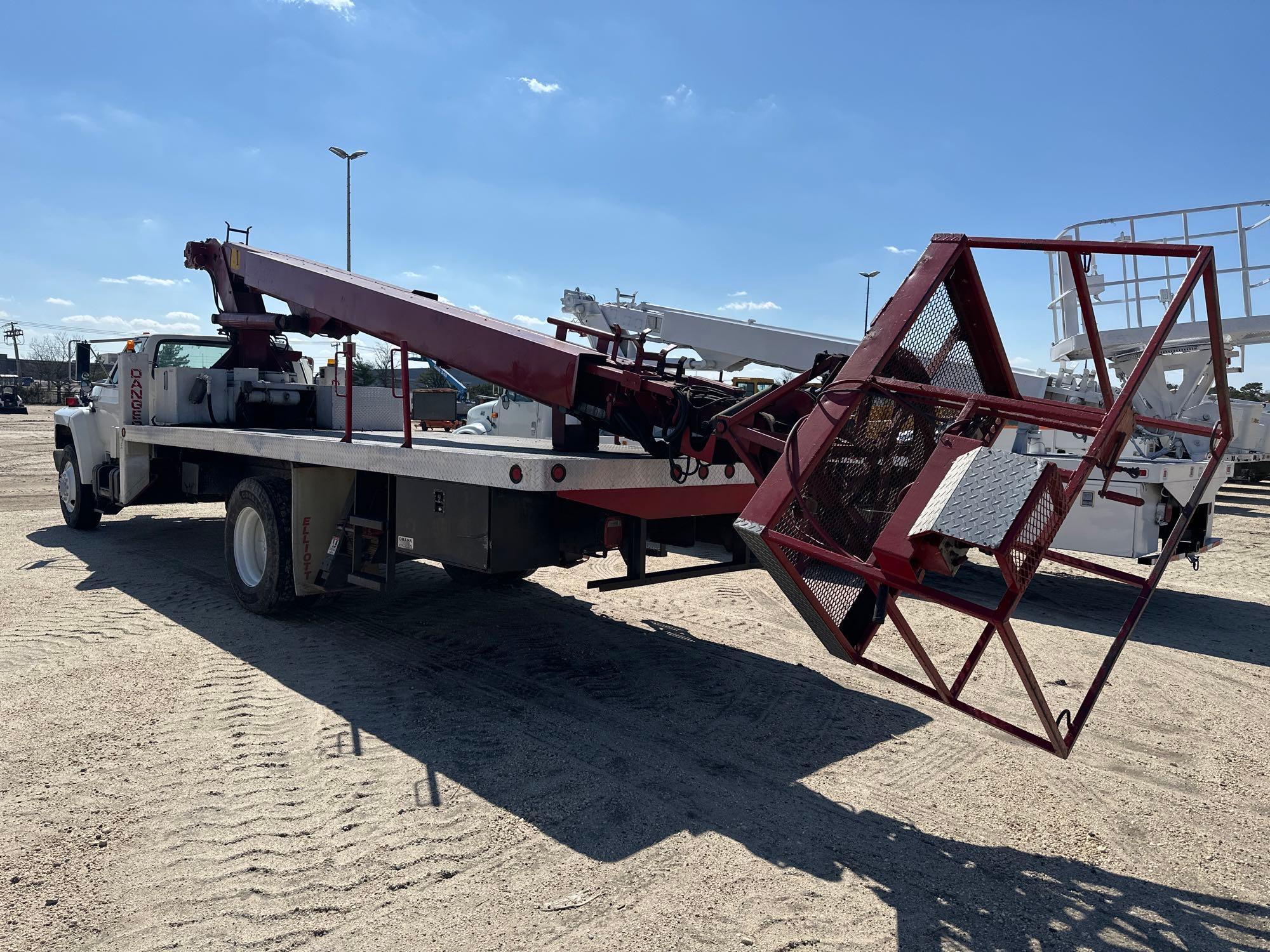 1994 FORD F700 BOOM TRUCK VN:1FDPK74C1RVA03670 powered by Cummins FD-1060 5.9L diesel engine,