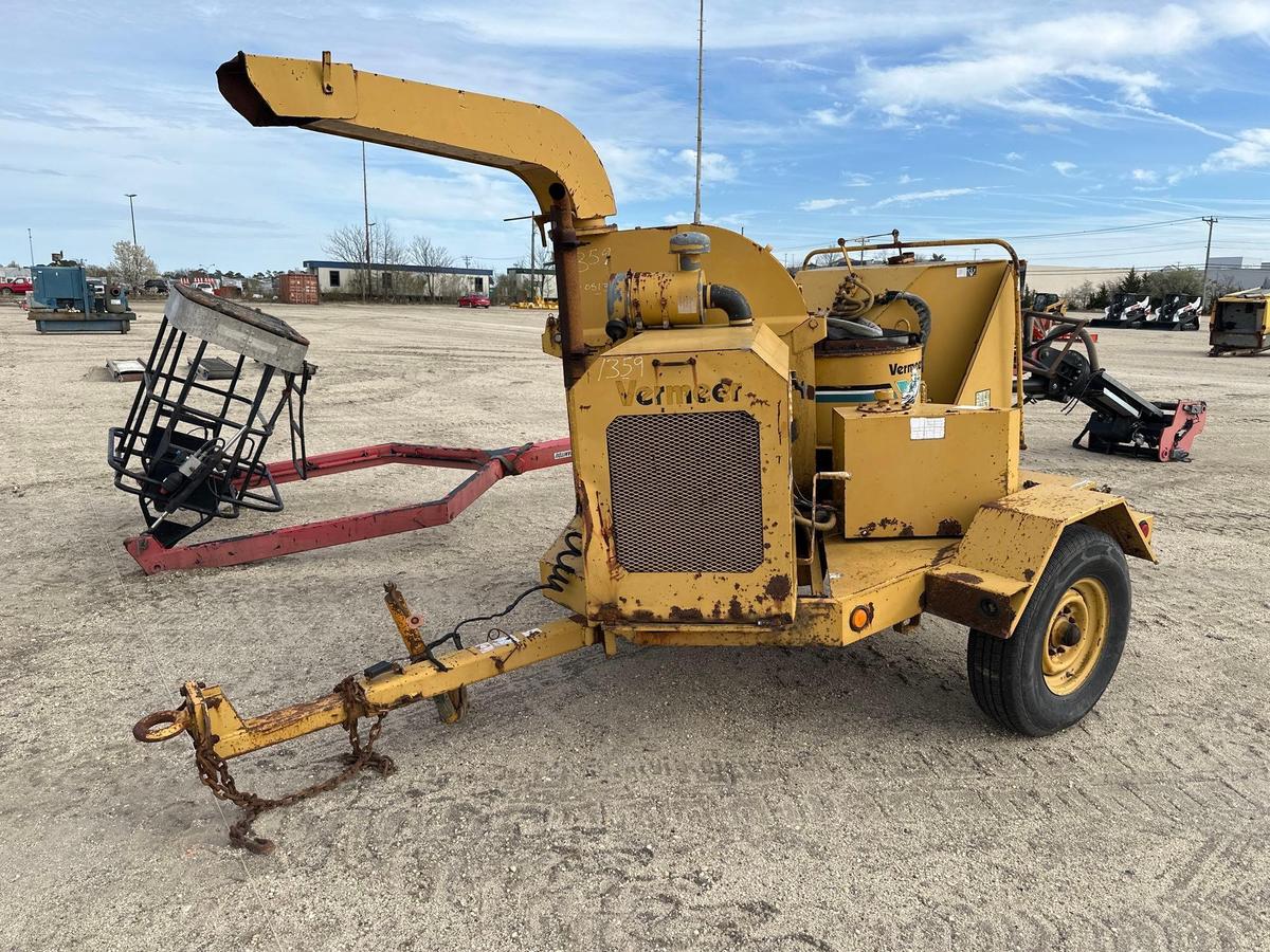 VERMEER BC1250 WOOD CHIPPER VN:1005137 powered by Perkins diesel engine, equipped with 12in.