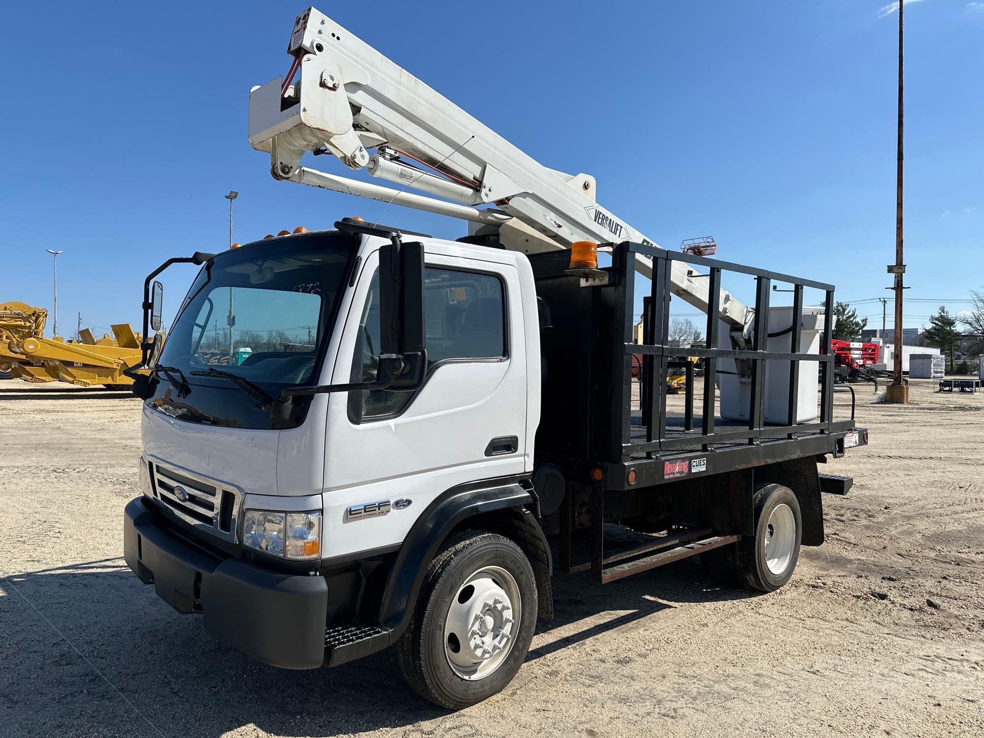2006 FORD LCF BUCKET TRUCK VN:3FRML55Z16V413142 powered by 4.5L 6 cylinder diesel engine, equipped