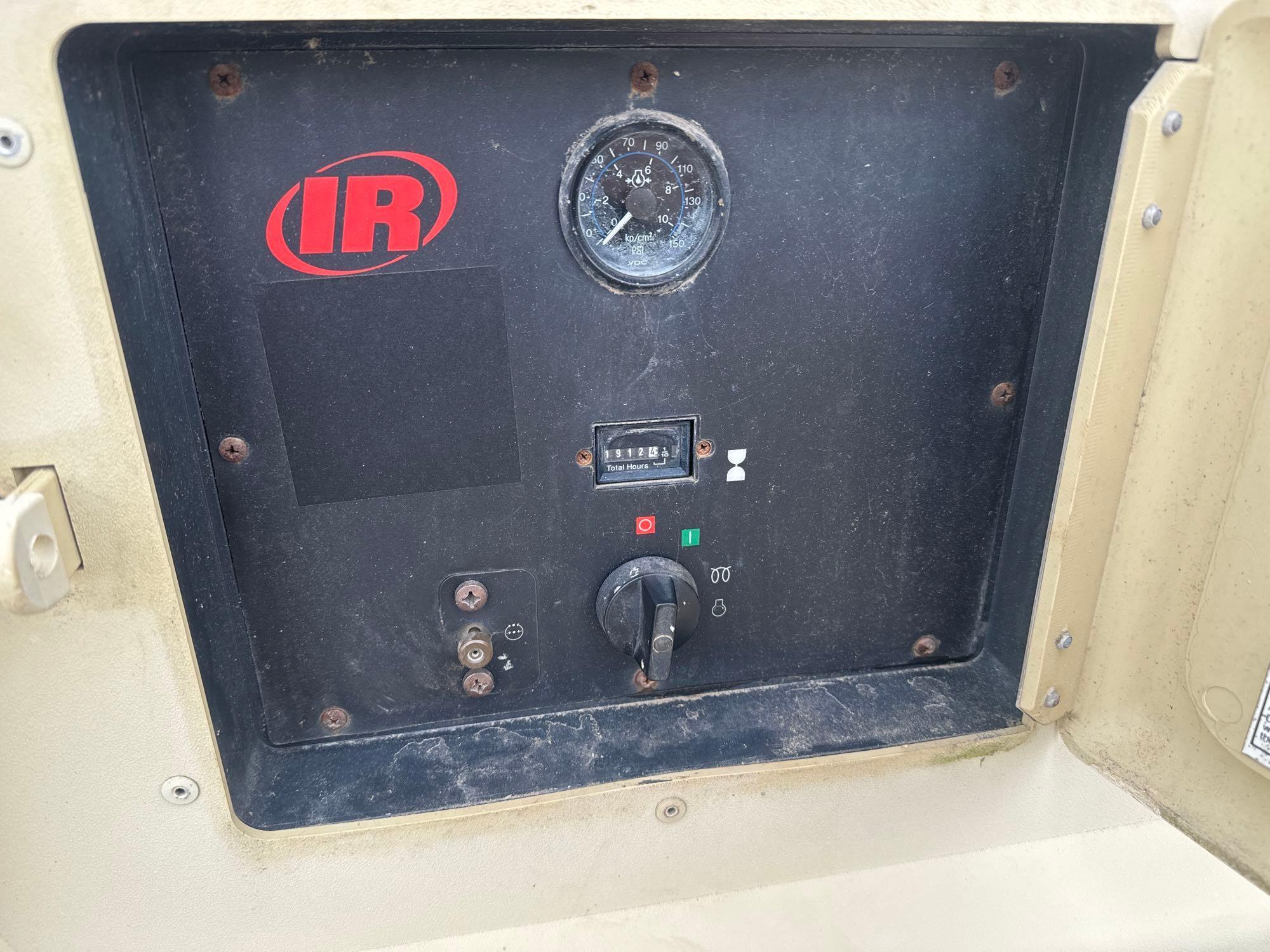 INGERSOLL RAND 185CFM AIR COMPRESSOR powered by John Deere diesel engine, equipped with 185CFM,