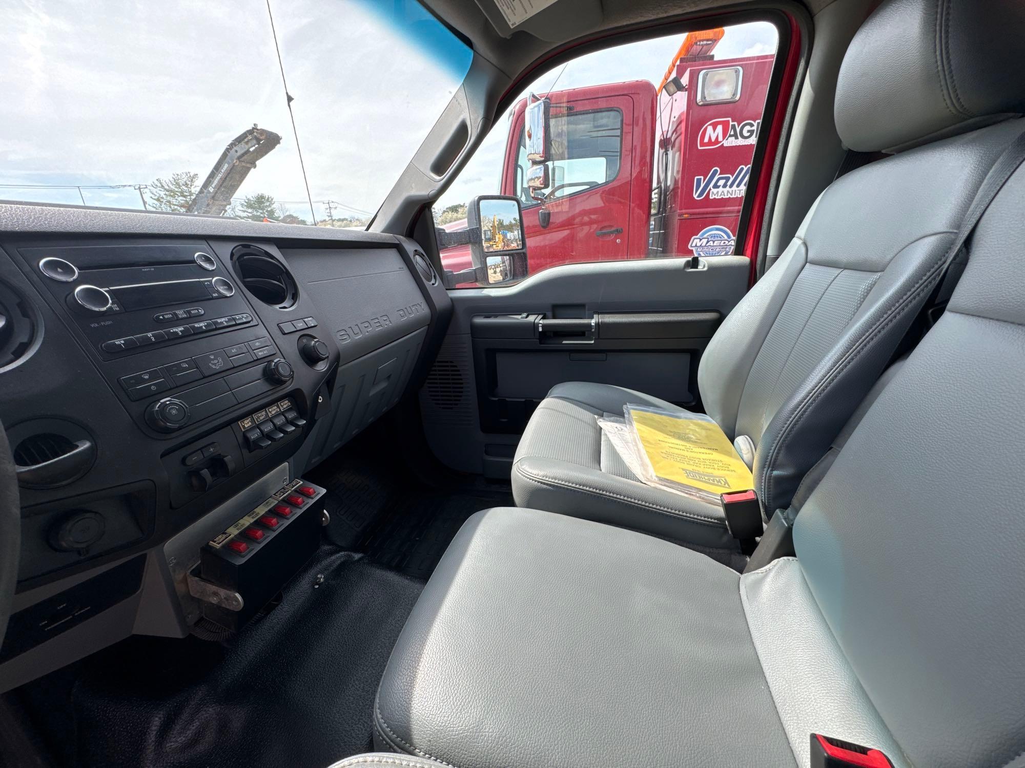 2015 FORD F550 SERVICE TRUCK VN:1FDUF5GT3FEC73101 powered by gas engine, equipped with power