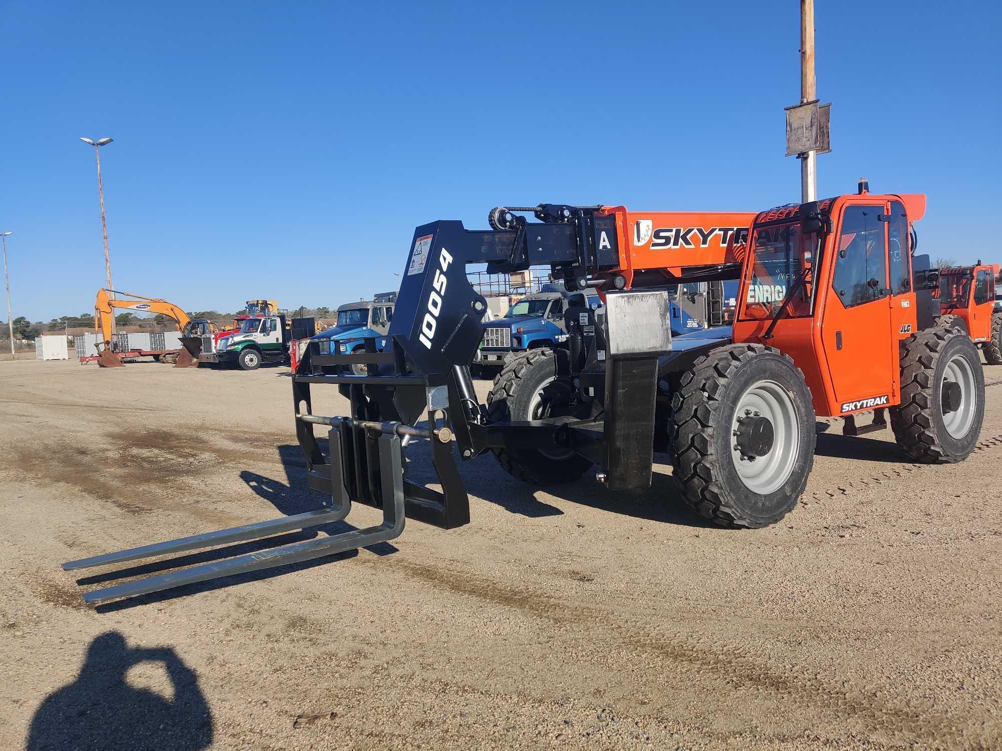 NEW UNUSED 2024 SKYTRAK 10054 TELESCOPIC FORKLIFT 4x4, powered by Cummins diesel engine, 74hp,