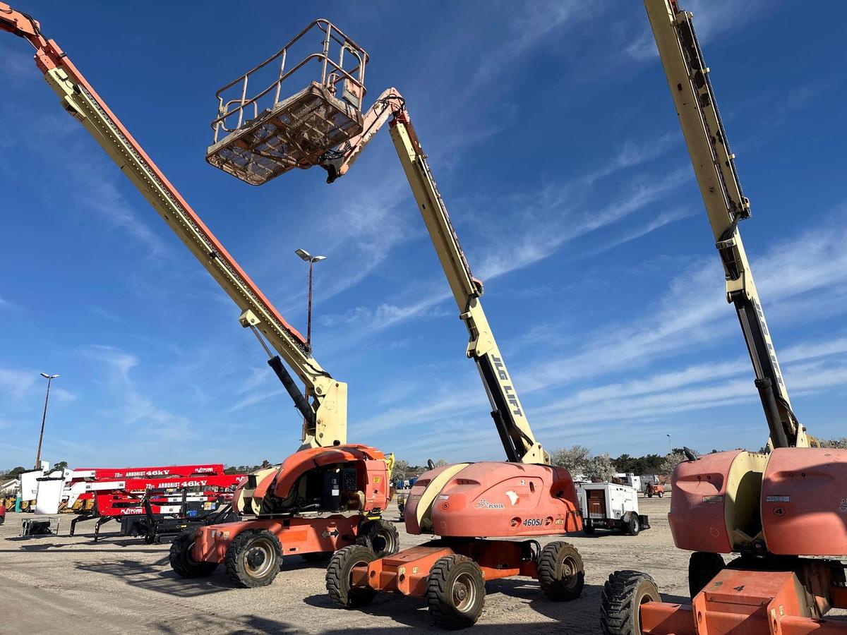 JLG 460SJ BOOM LIFT SN:300123498 4x4, powered by Deutz diesel engine, 48hp, equipped with 46ft.