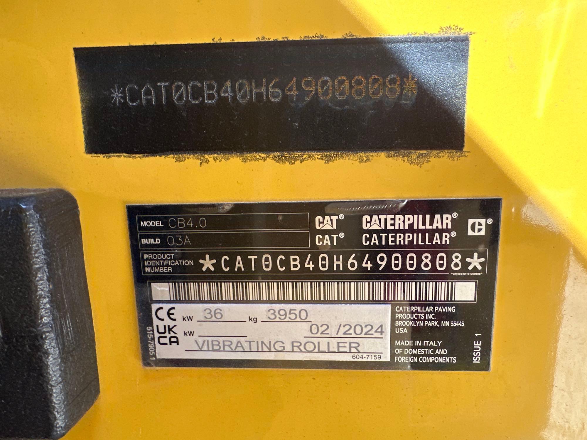 NEW UNUSED CAT CB4.0 ASPHALT ROLLER SN-900808... powered by Cat diesel engine, 48hp, equipped with