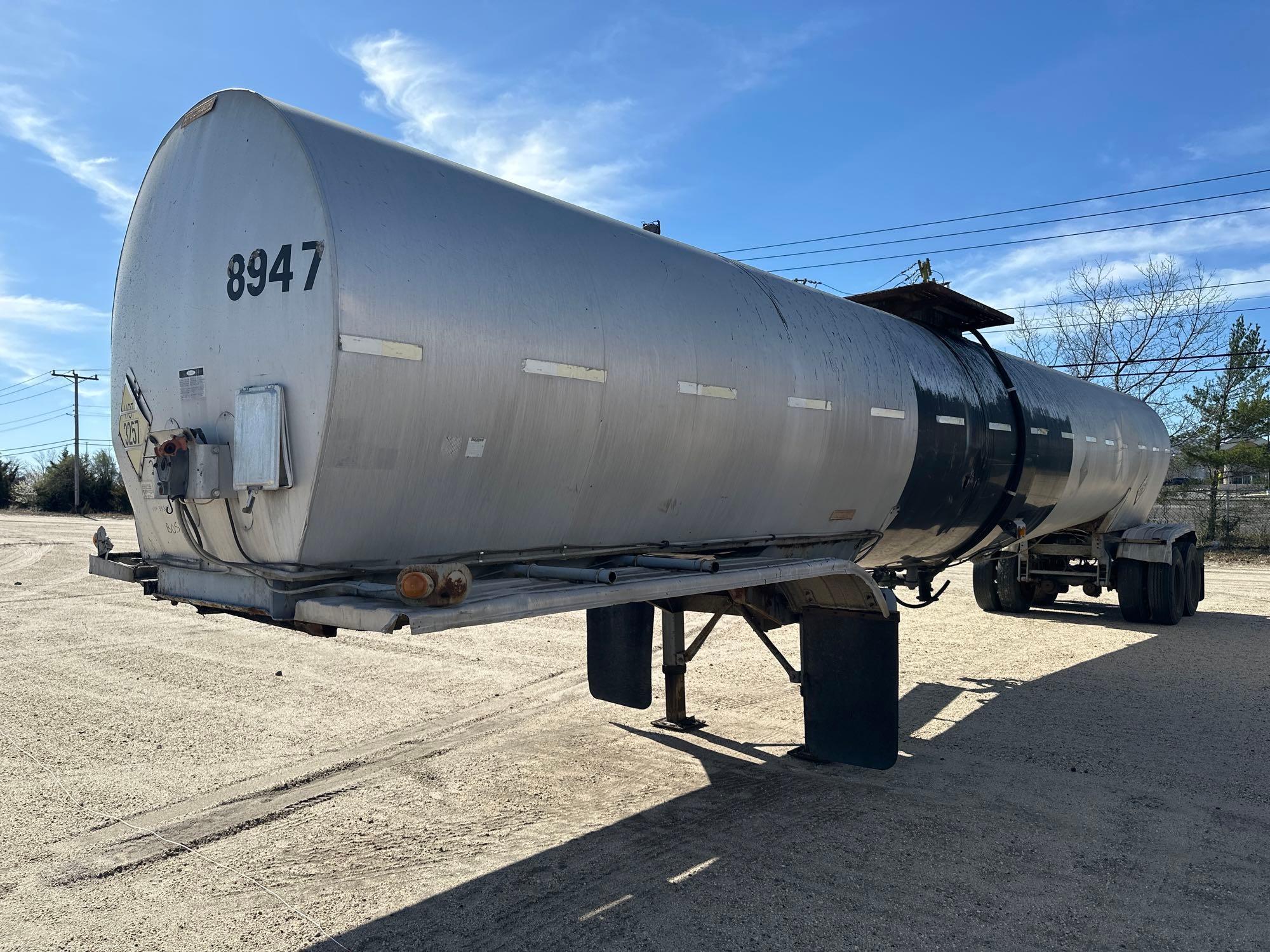 1989 FRUEHAUF ASPHALT TANKER TRAILER VN:39309 equipped with 7,500 gallon tank, triaxle.BOS... ONLY..