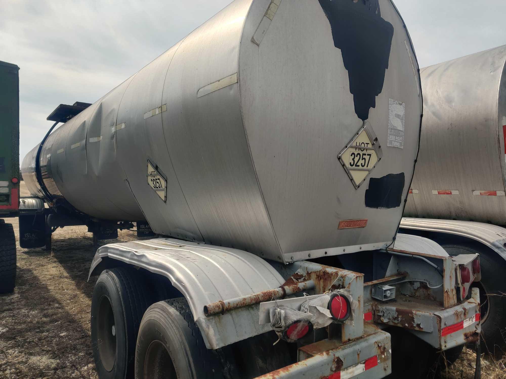 1989 FRUEHAUF ASPHALT TANKER TRAILER VN:39309 equipped with 7,500 gallon tank, triaxle.BOS... ONLY..