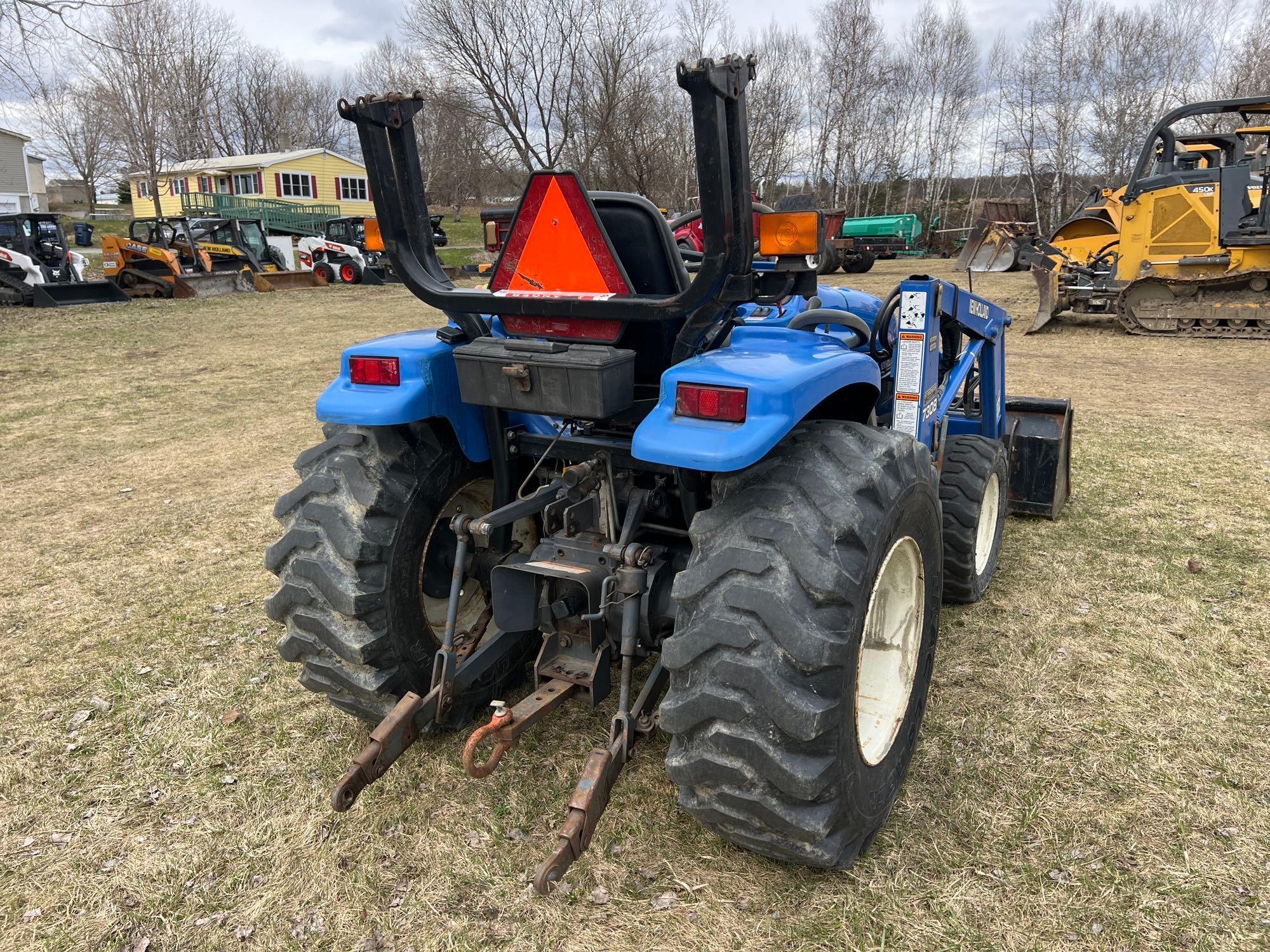 NEW HOLLAND TC33D TRACTOR LOADER 4x4 SN:6558, powered by diesel engine, equipped with ROPS, GP front