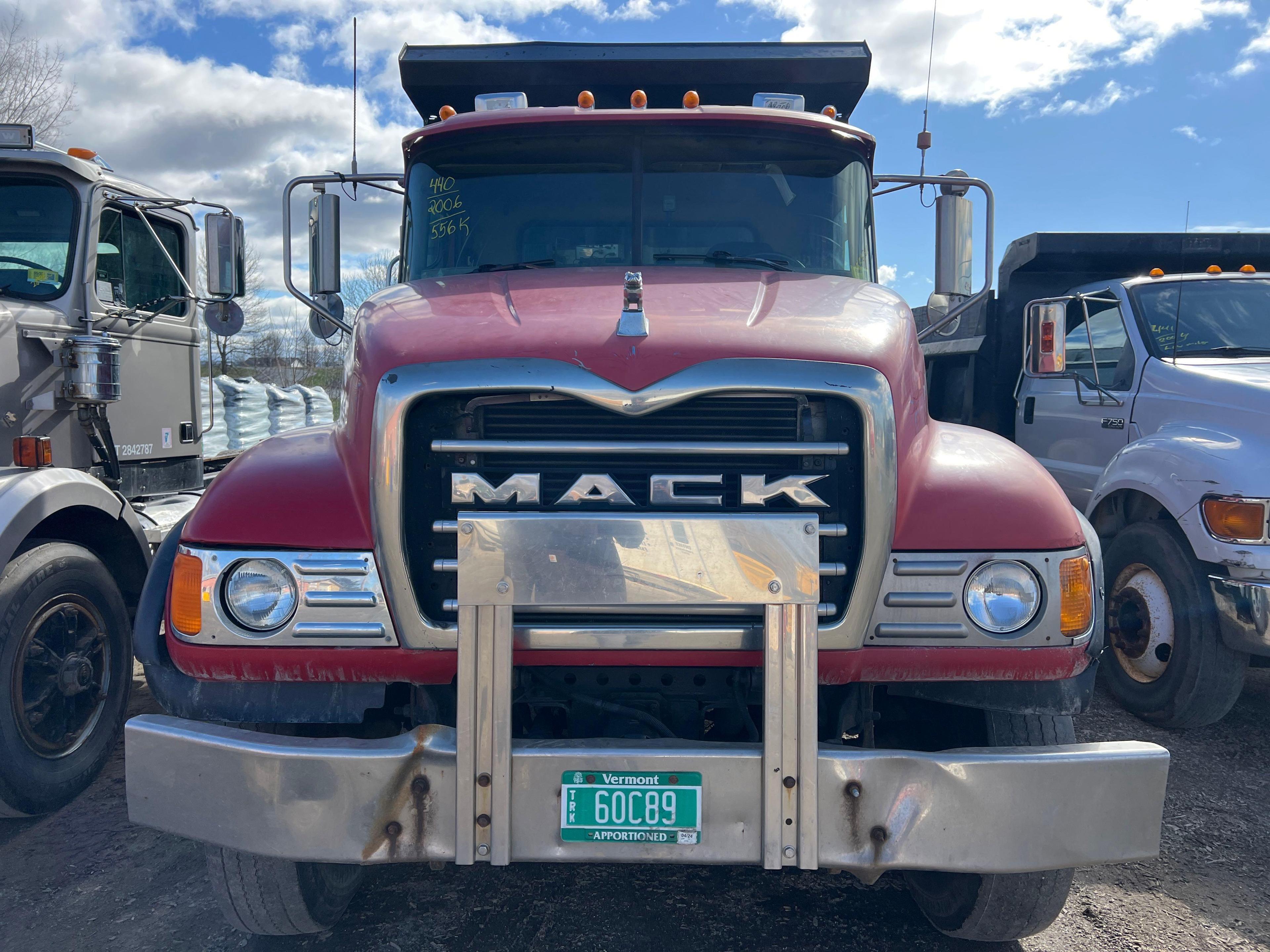 2006 MACK GRANITE DUMP TRUCK VN:037059 powered by Mack diesel engine, equipped with Maxi torque 18