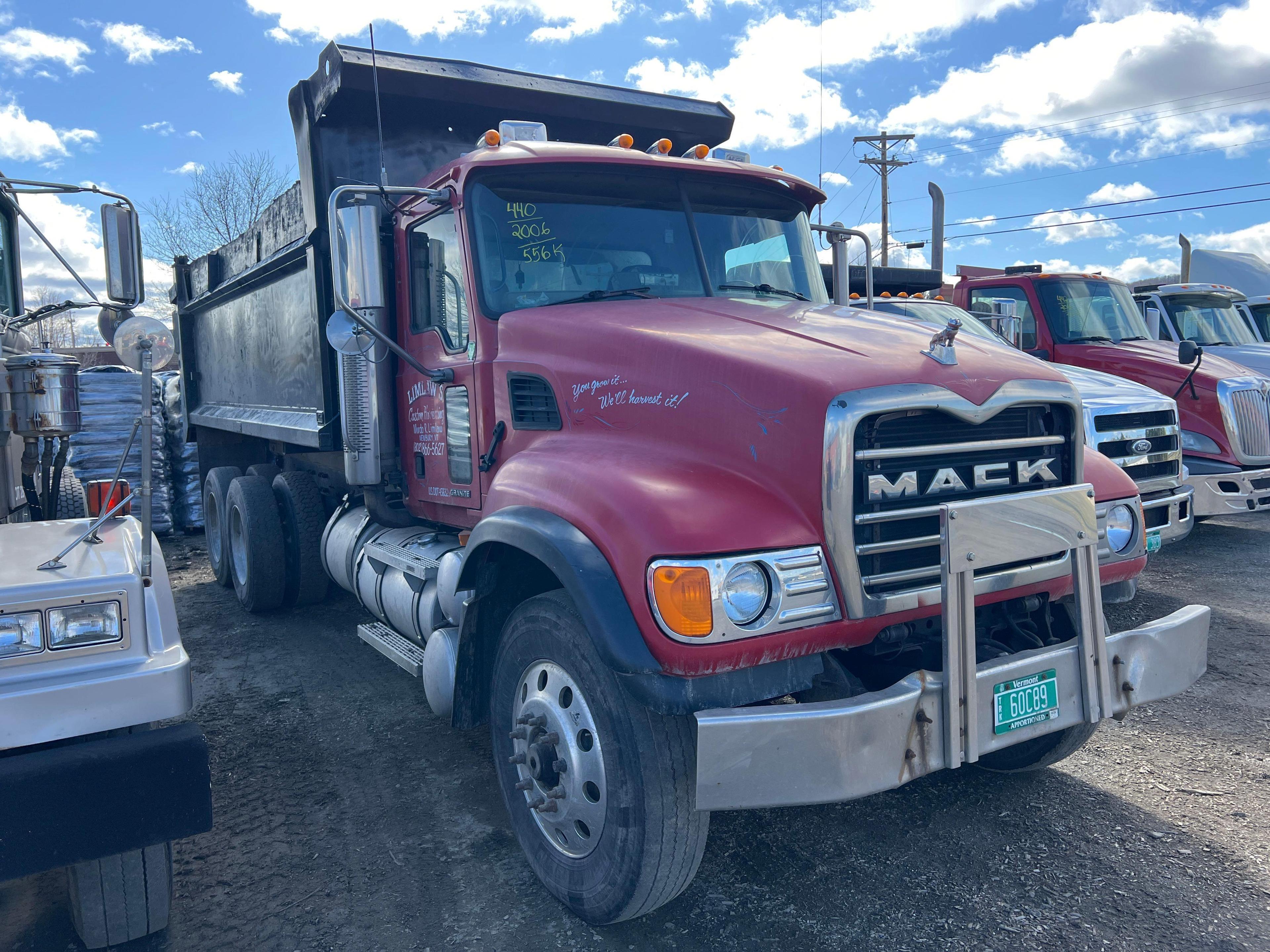 2006 MACK GRANITE DUMP TRUCK VN:037059 powered by Mack diesel engine, equipped with Maxi torque 18