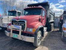 2006 MACK GRANITE DUMP TRUCK VN:037059 powered by Mack diesel engine, equipped with Maxi torque 18