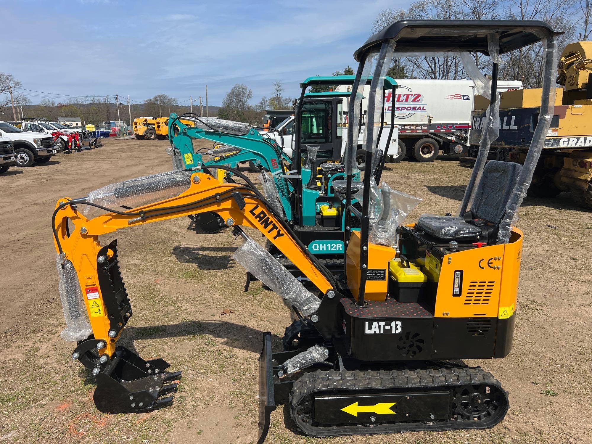 NEW LANTY LAT-13 HYDRAULIC EXCAVATOR equipped with auxiliary hydraulics, front blade, 16in. Digging