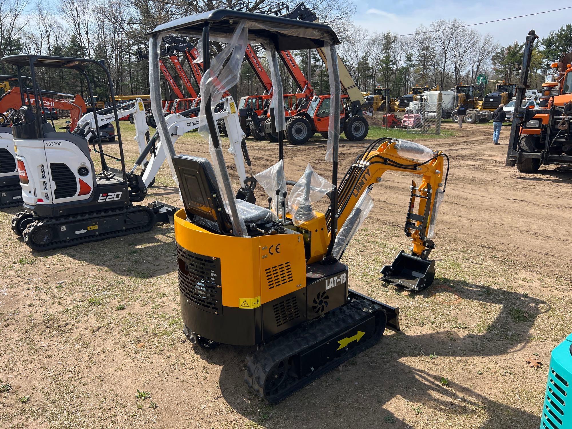 NEW LANTY LAT-13 HYDRAULIC EXCAVATOR equipped with auxiliary hydraulics, front blade, 16in. Digging