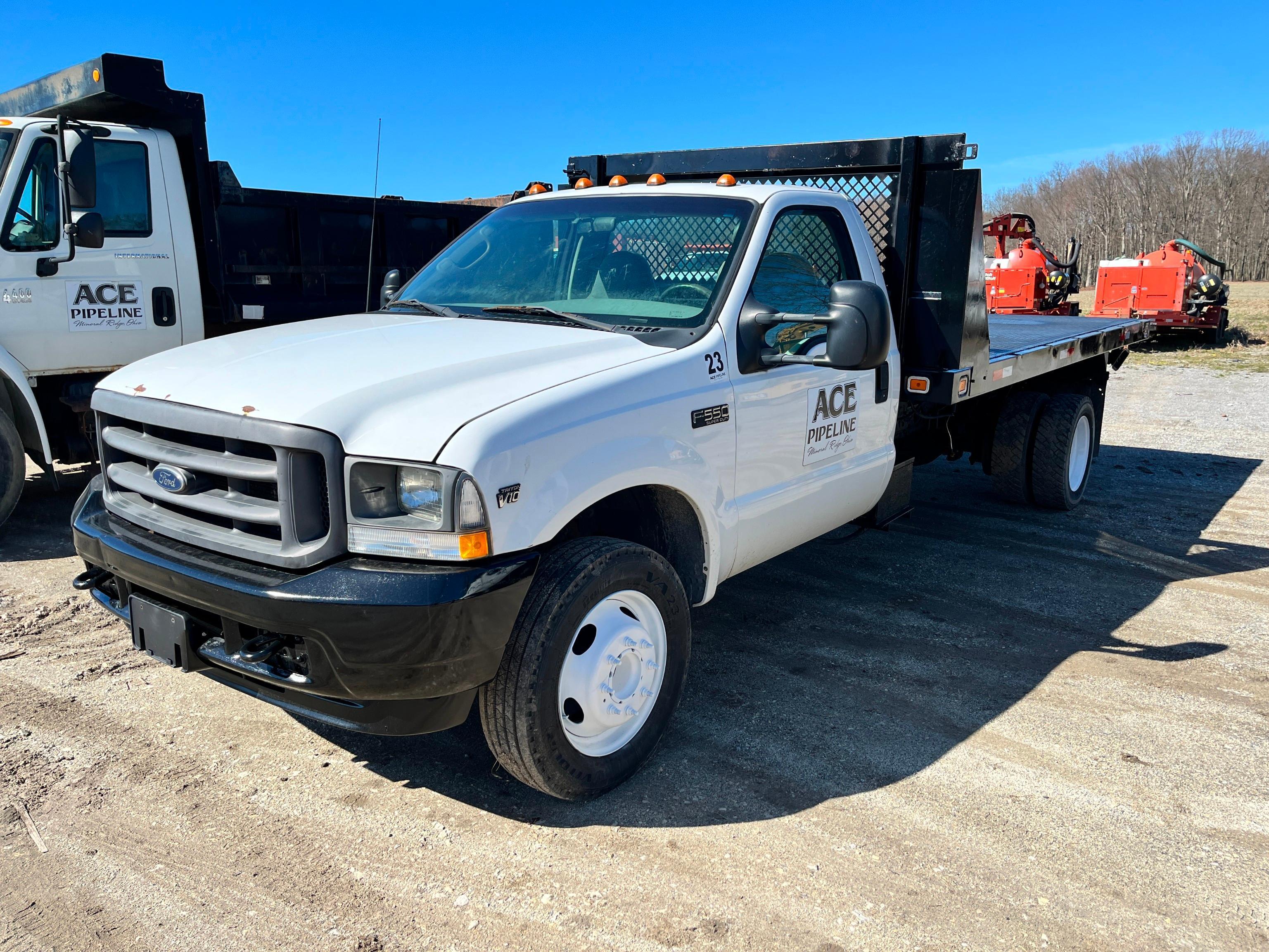 2003 FORD F550XL SUPER DUTY STAKE TRUCK VN:1FDAF56S53ED49652 powered by Triton V10 gas engine,