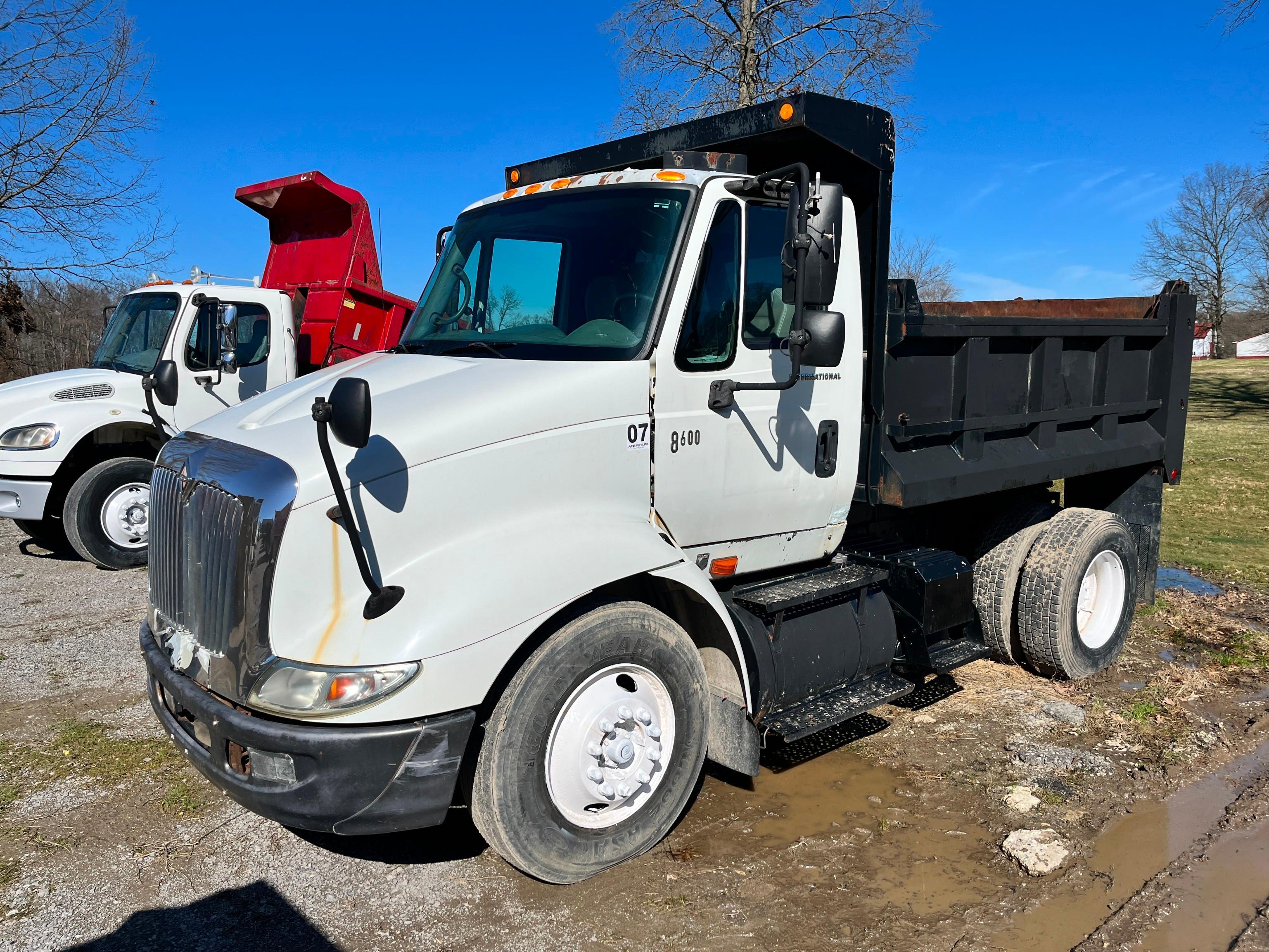 2006 INTERNATIONAL 8600 DUMP TRUCK VN:1HSHWAHN66J294330 powered by Cummins ISM diesel engine,