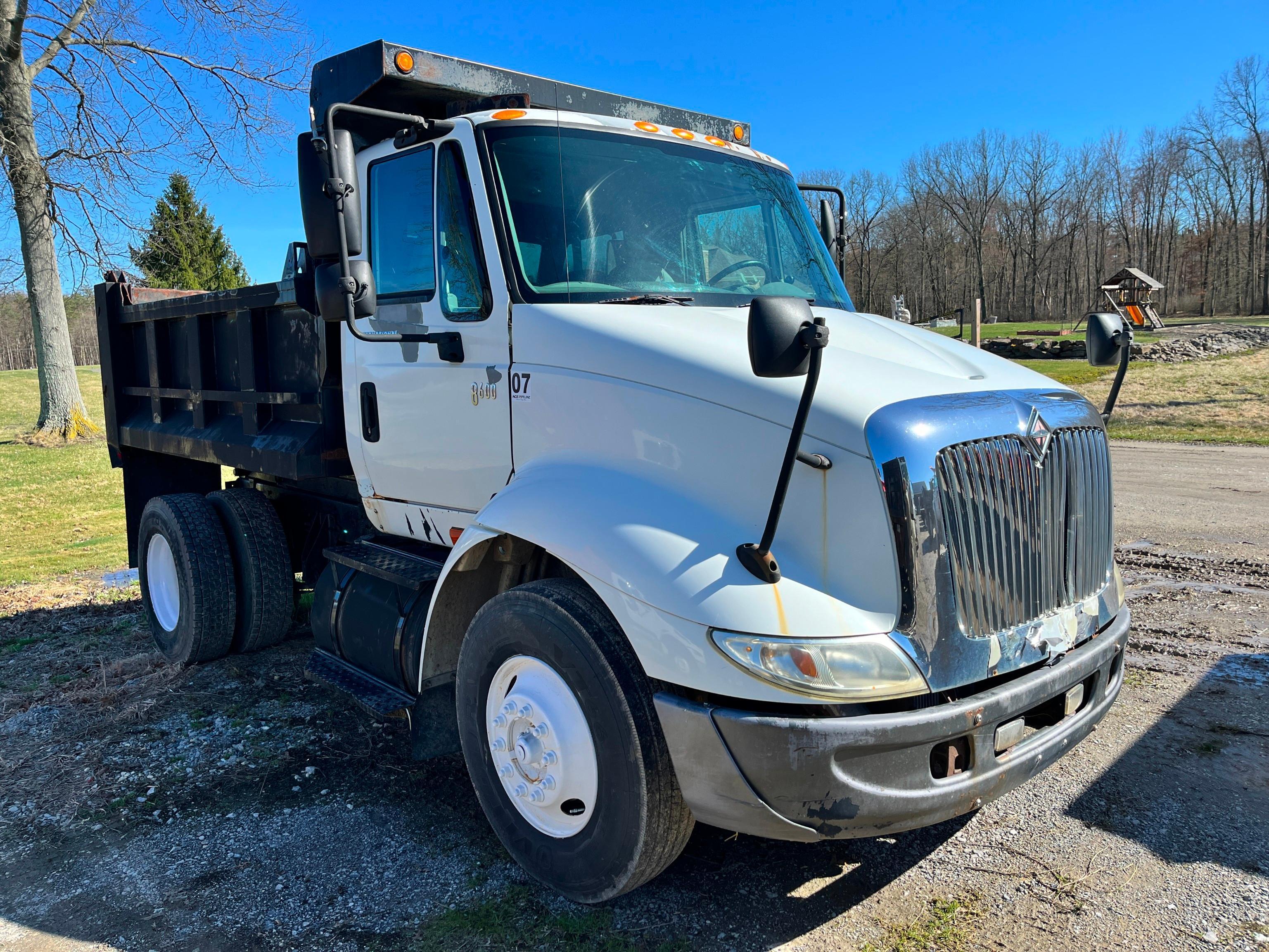 2006 INTERNATIONAL 8600 DUMP TRUCK VN:1HSHWAHN66J294330 powered by Cummins ISM diesel engine,