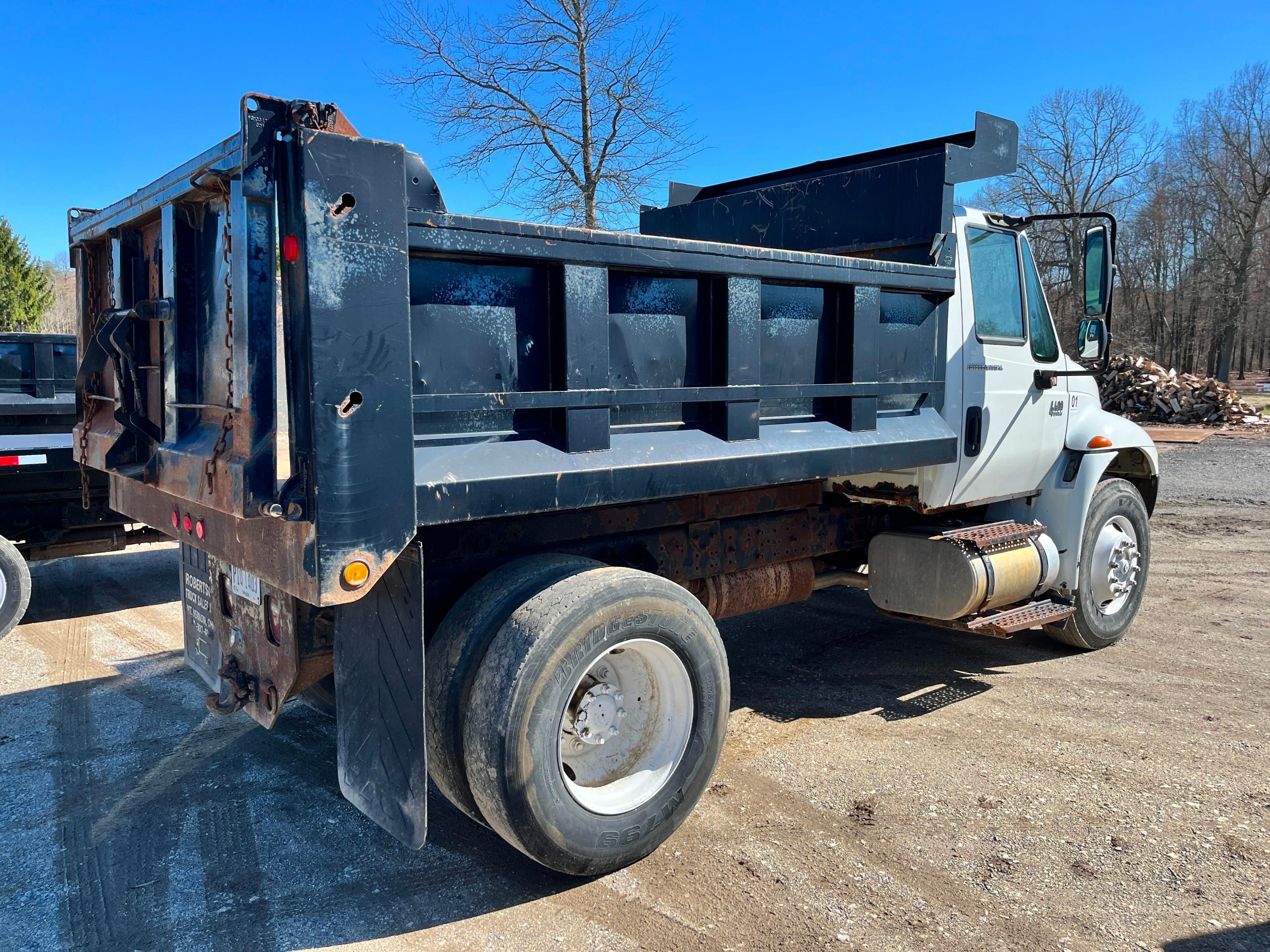 2006 INTERNATIONAL 4400 DUMP TRUCK VN:1HTMKAAN36H177893 powered by DT466 diesel engine, equipped