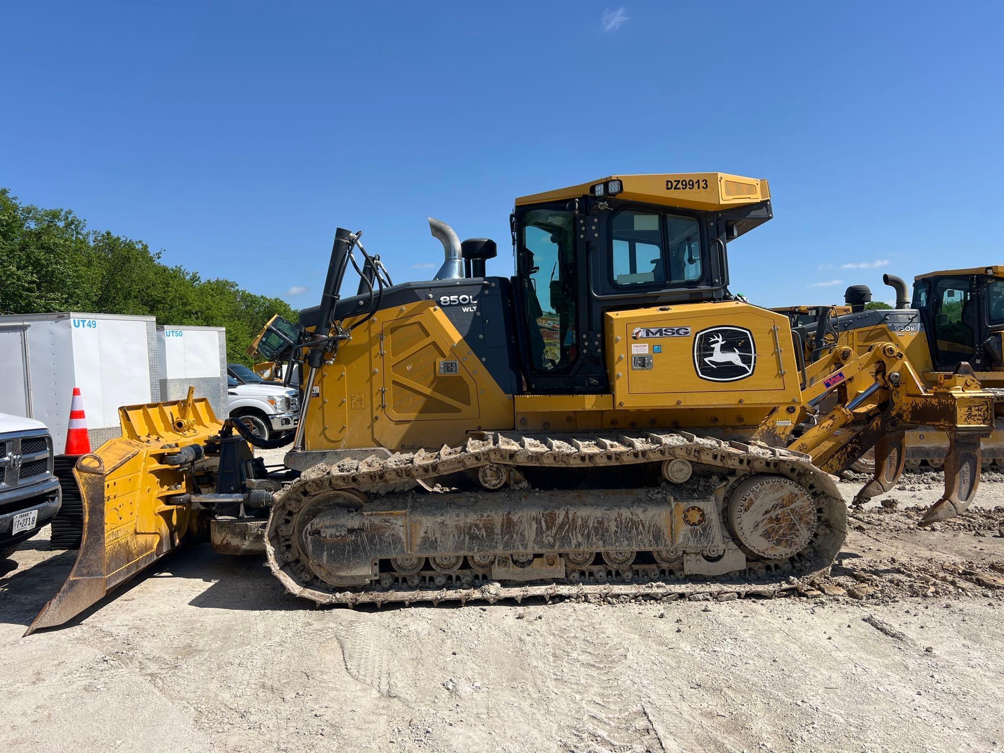 2020 JOHN DEERE 850L WLT CRAWLER TRACTOR SN:1T0850LXVLF369913 powered by John Deere 6090 diesel