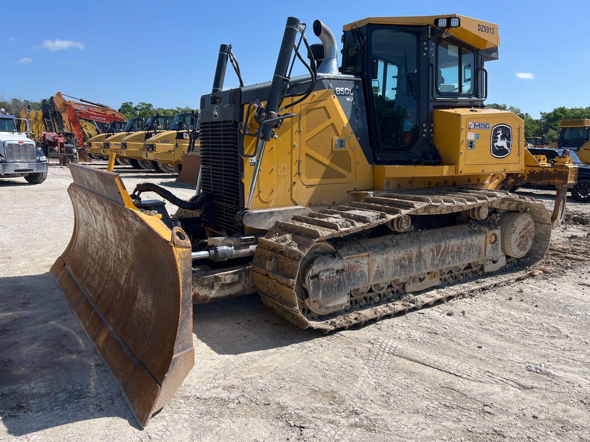 2020 JOHN DEERE 850L WLT CRAWLER TRACTOR SN:1T0850LXVLF369913 powered by John Deere 6090 diesel