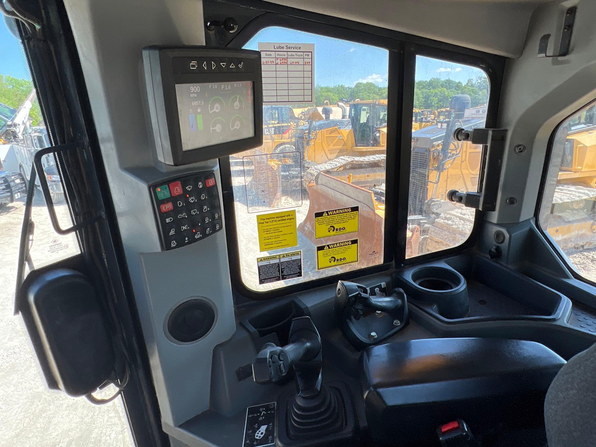 2020 JOHN DEERE 850L WLT CRAWLER TRACTOR SN:1T0850LXVLF369913 powered by John Deere 6090 diesel