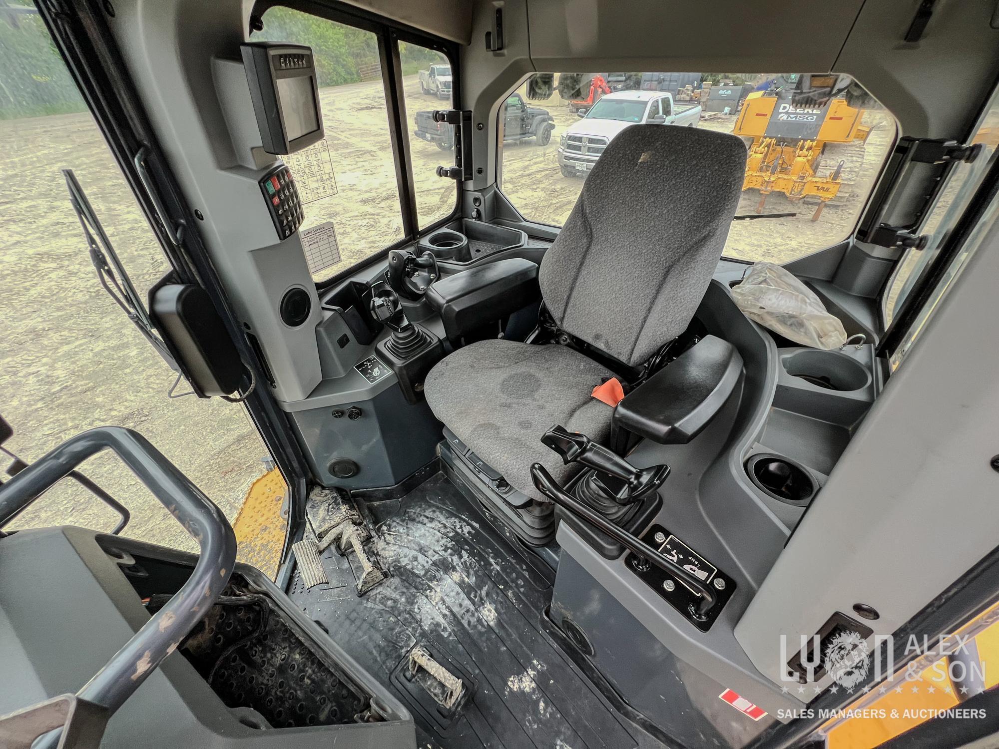 2020 JOHN DEERE 850L WLT CRAWLER TRACTOR SN:1T0850LXKLF369650 powered by John Deere 6090 diesel