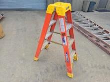 WERNER FIBERGLASS STEP LADDER SUPPORT EQUIPMENT