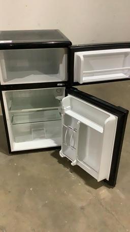 Dayton Mini-Fridge 20H149 115 Volts, 1.3 Amps