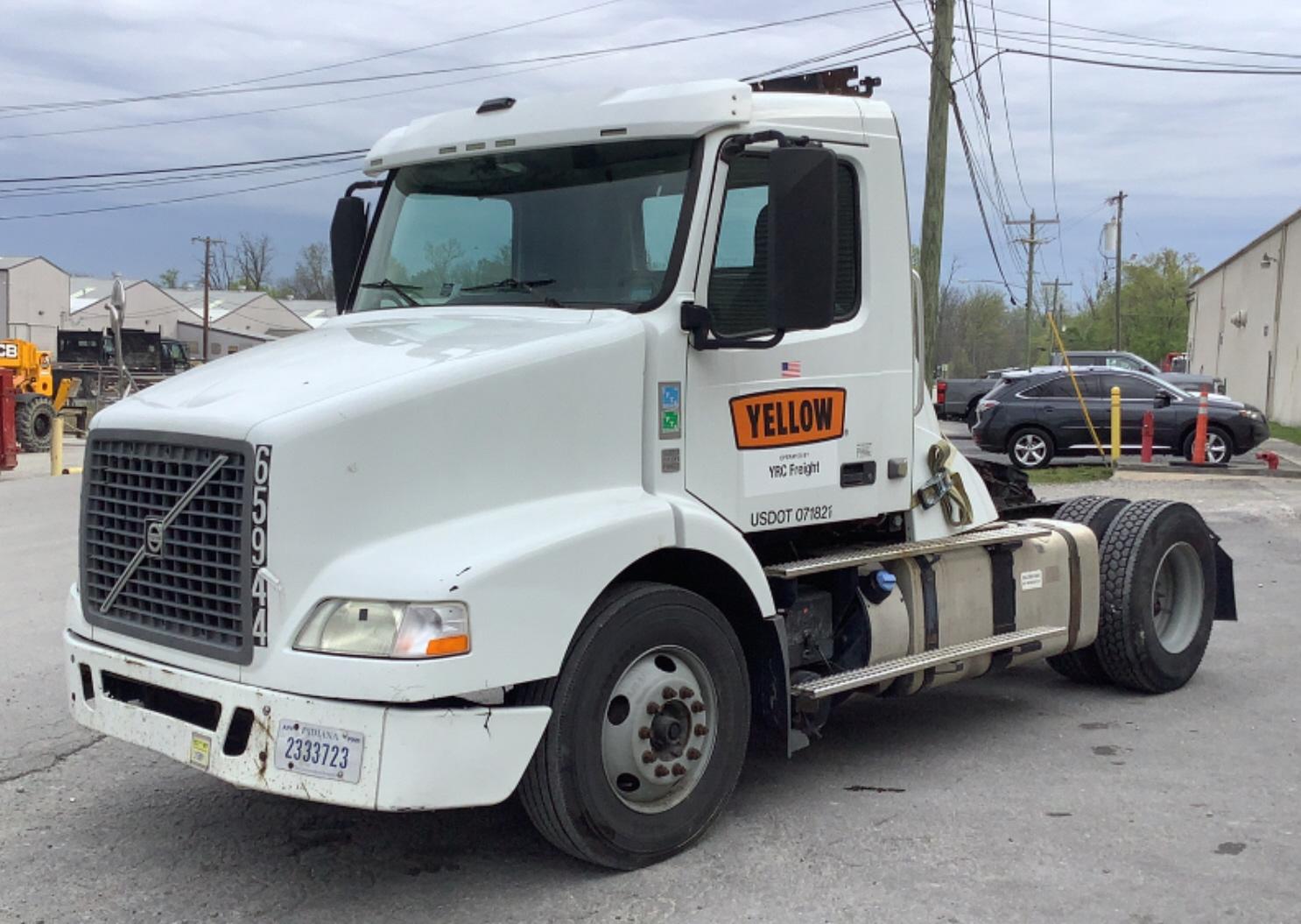 2012 Volvo VNM Road Tractor 4X2