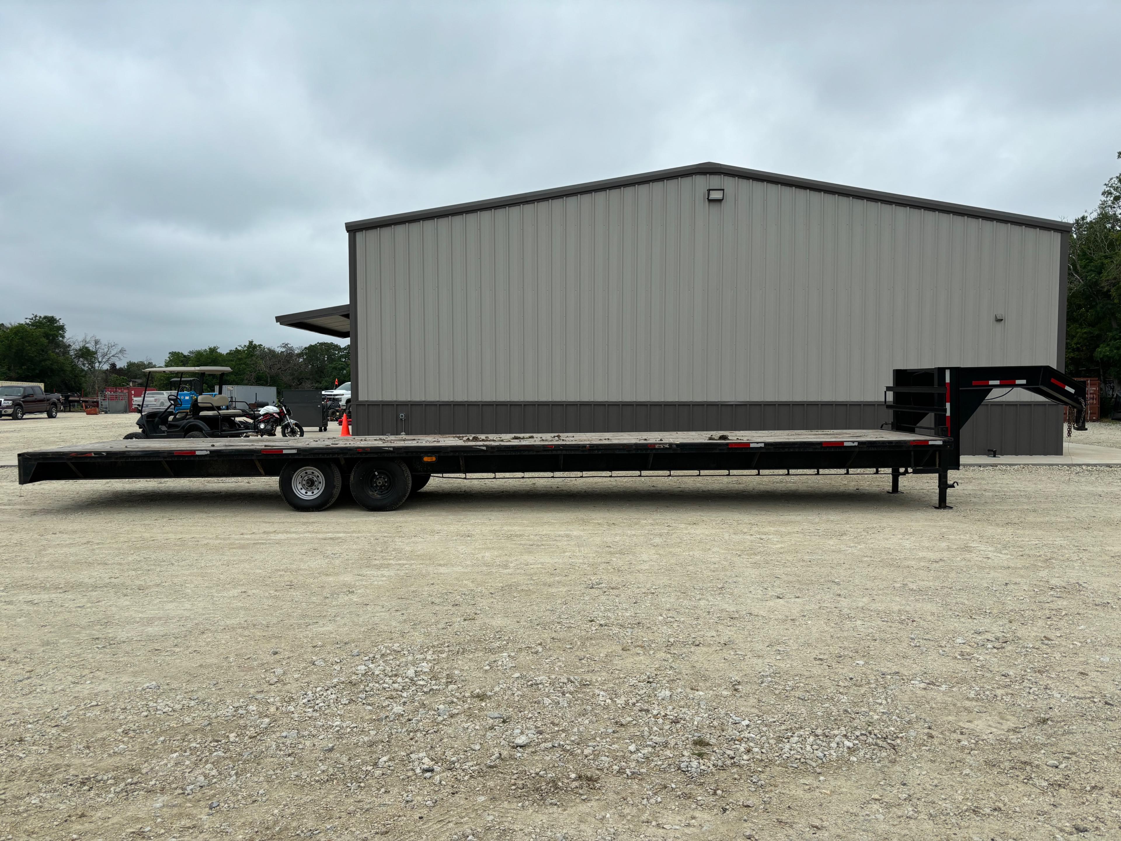 American Pride Gooseneck Flatbed Trailer - 40' L