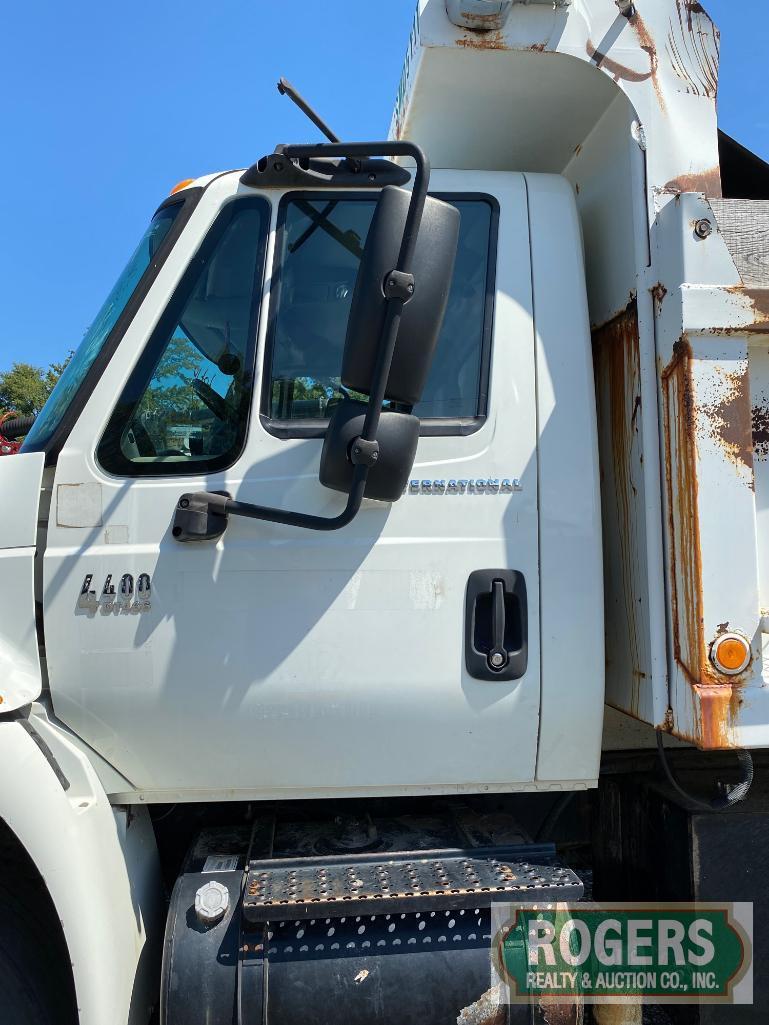 2005 INTERNATIONAL 4400 DUMP TRUCK