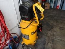 Dewalt 225 PSI 1.6 HP 15-Gallon Tank Compressor