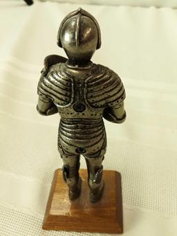 METAL FIGURE OF HENRY THE VIII WITH MOVABLE HELMET 5 1/2"