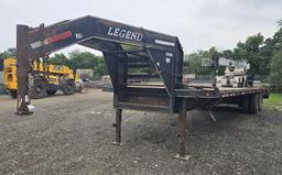 2007 32' Legend Tandem Dual Axle Gooseneck Trailer