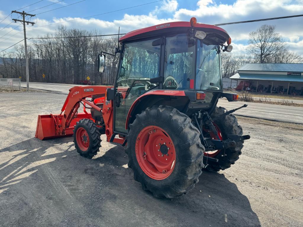 9519 Kubota L3240D Tractor