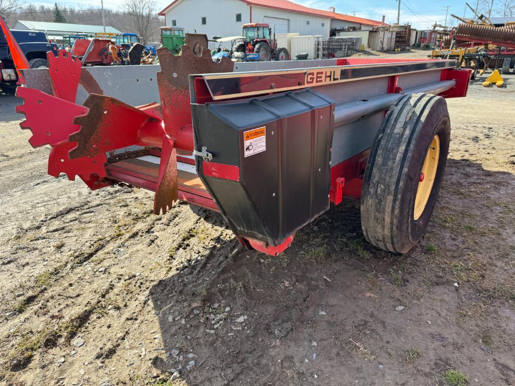 9629 Gehl 135 Spreader