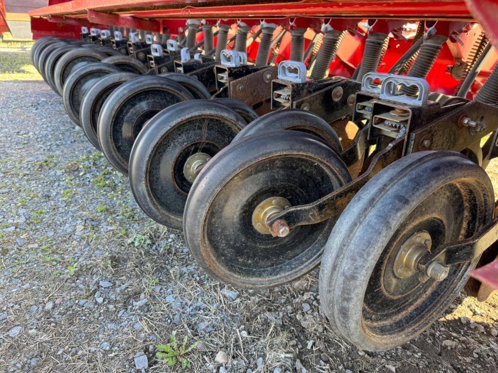 229 CaseIH 5300 21x7 Soybean Special Drill