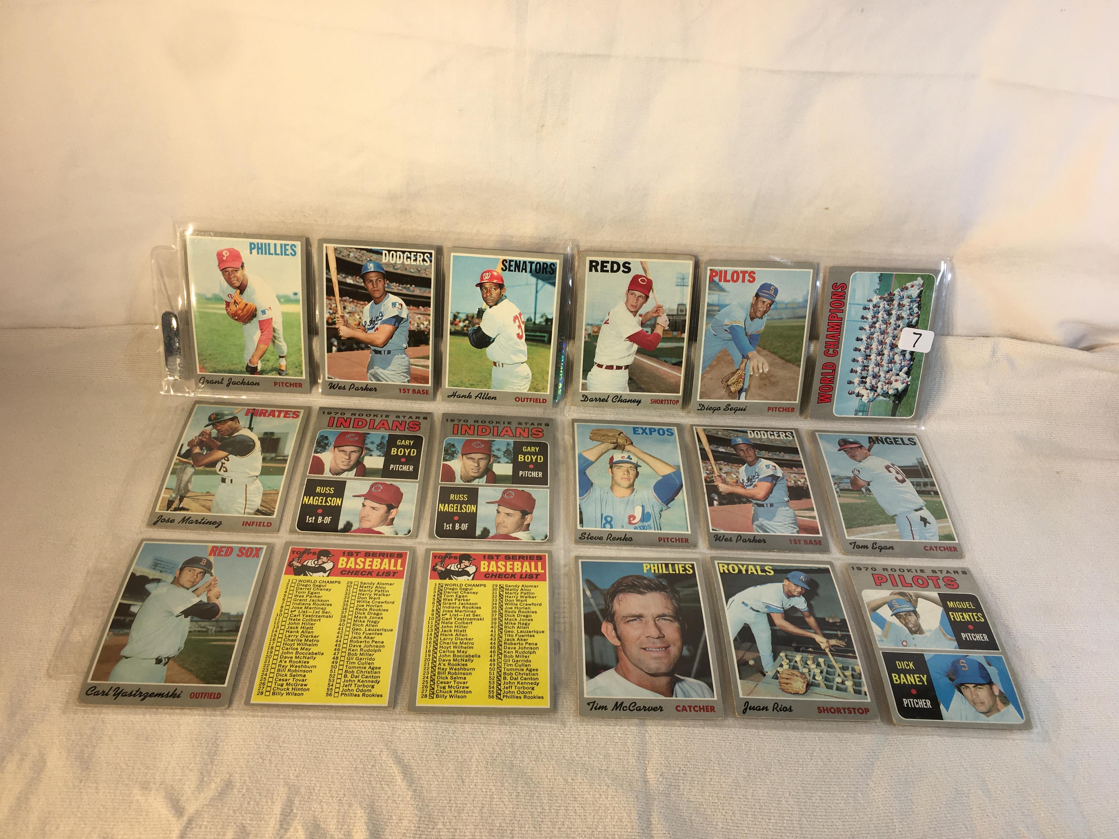 Lot of 18 Pcs Collector Vintage  MLB Baseball  Sport Trading Assorted Cards & Players - See Photos