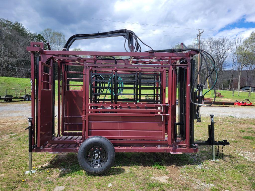 NEW HYDRAULIC SQUEEZE CHUTE WITH GAS POWERED MOTOR, LENGTH: 10'X3' HONDA GX