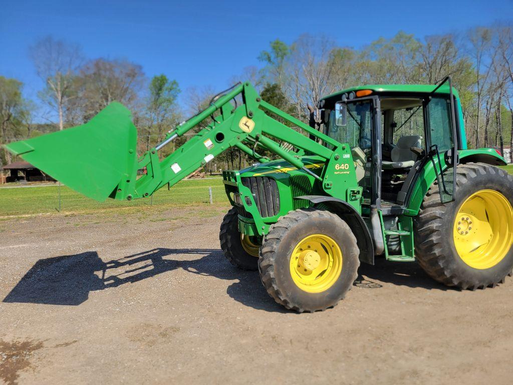 2003 JOHN DEERE 6420 CAB TRACTOR, 4WD, W/ JOHN DEERE 640 SELF LEVELING LOAD