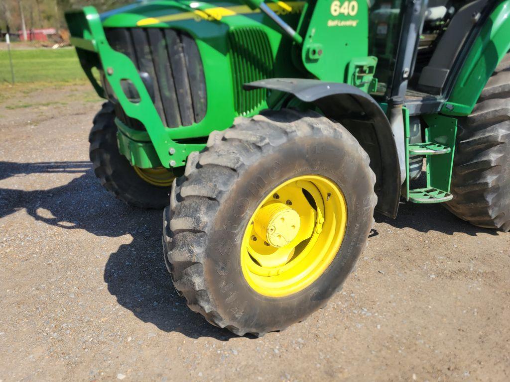 2003 JOHN DEERE 6420 CAB TRACTOR, 4WD, W/ JOHN DEERE 640 SELF LEVELING LOAD