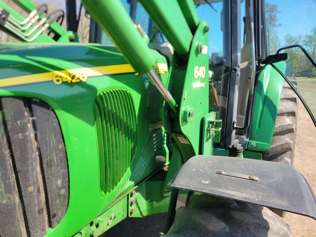 2003 JOHN DEERE 6420 CAB TRACTOR, 4WD, W/ JOHN DEERE 640 SELF LEVELING LOAD