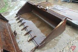 Skid loader bucket with teeth, 67 x 32 x 18